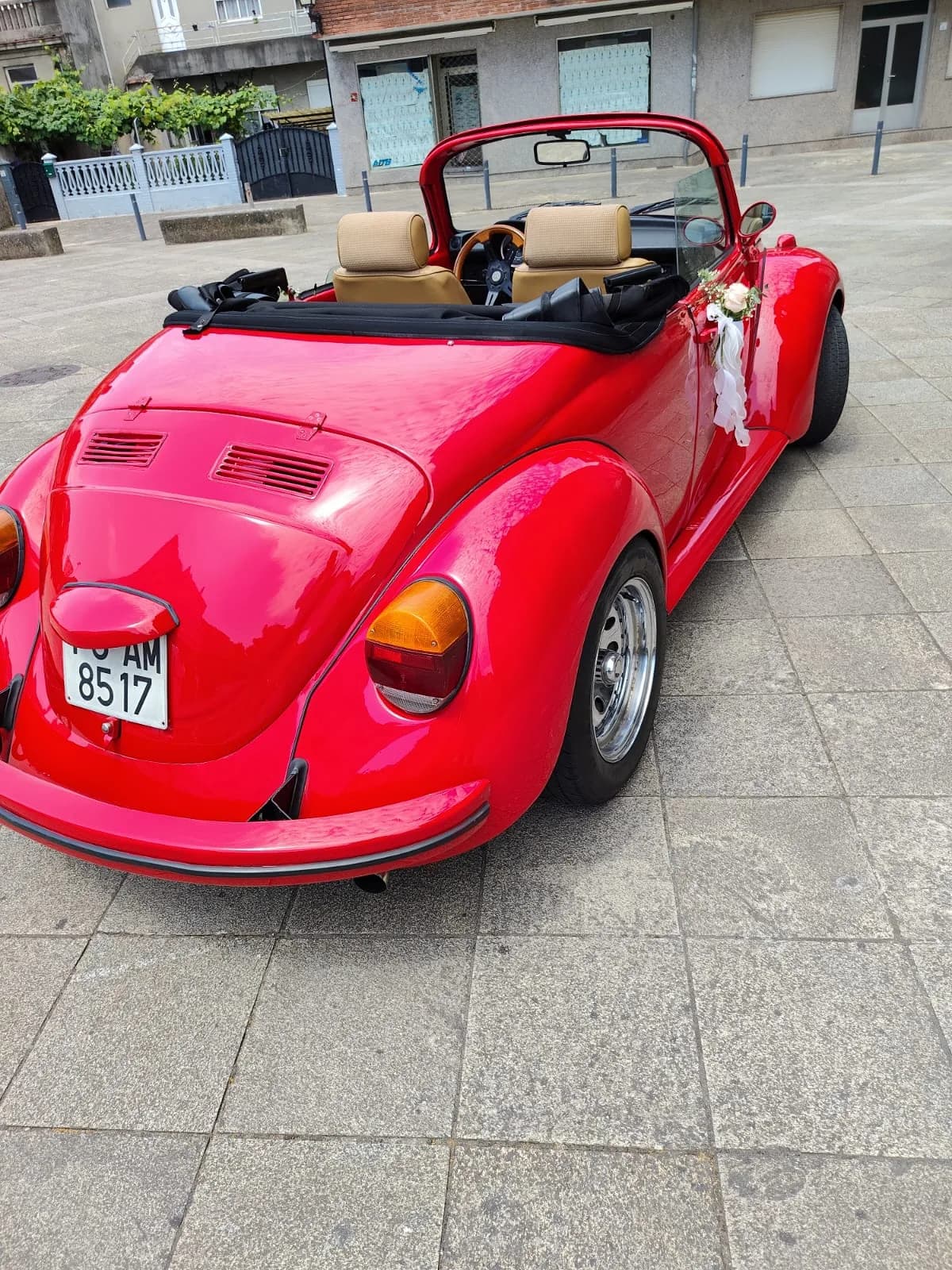 Volkswagen Beetle de boda La Tribu en ceremonia nupcial en Galicia
