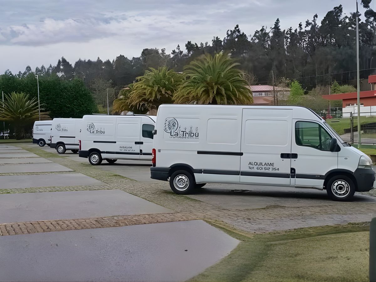 Flota de furgonetas La Tribu en A Estrada